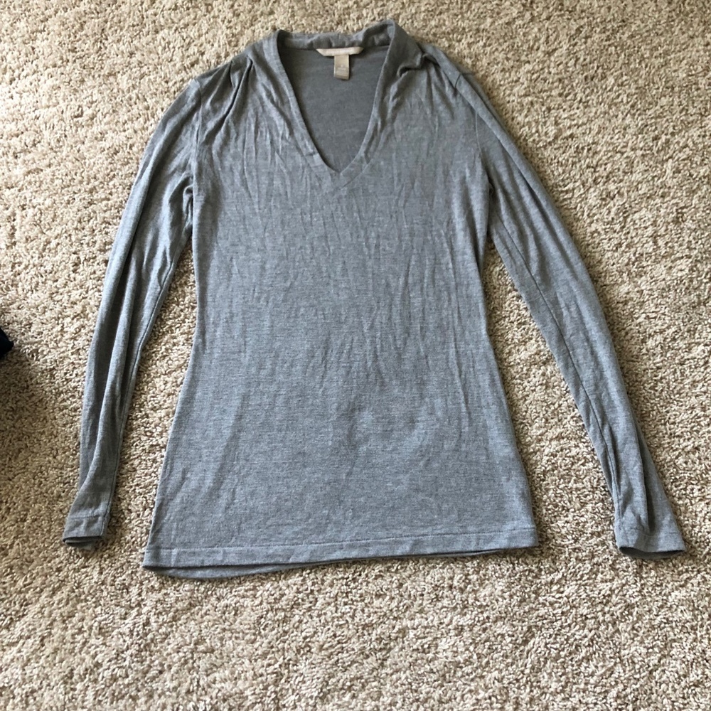 EUC small Banana Republic V Neck gray top